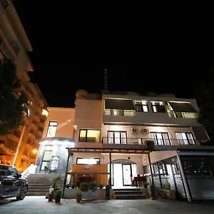 Hotel Salvadore, Wlora